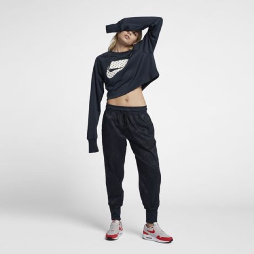 SOLD Nike NSW Crop Sweatshirt- Loose Fit Sz M - Picture 3 of 7